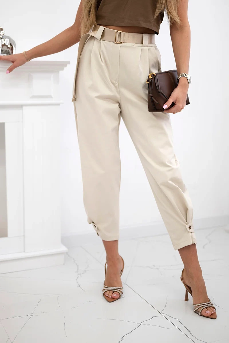 damskie spodnie summer punto khaki zbliżenie na zapięcie nogawki