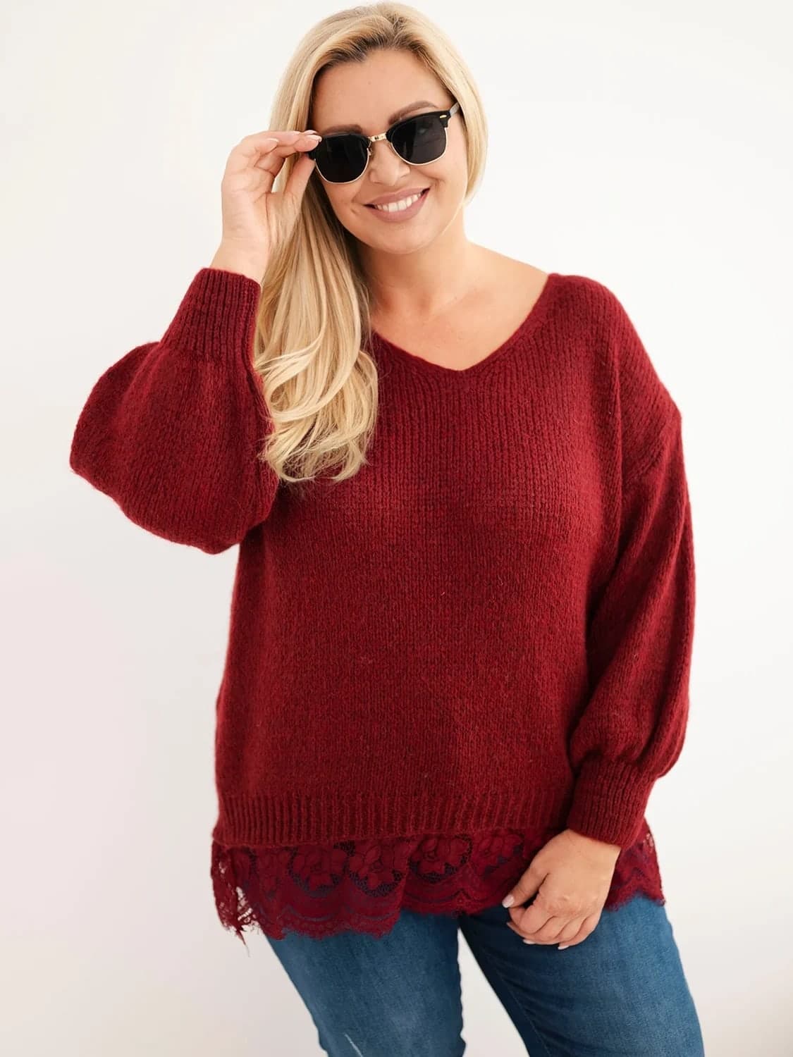Sweter damski dzianinowy Plus Size z koronkowym dołem Rondò, kolor Bordowy