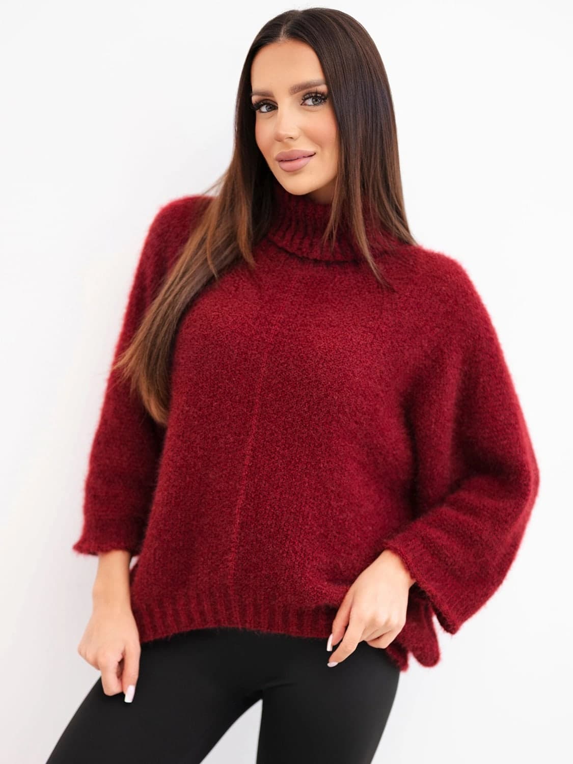 Sweter damski z golfem o luźnym fasonie produkcji włoskiej Rubino, kolor Bordowy