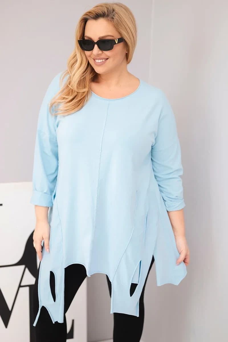 Bluzka damska bawełniana Plus Size z asymetrycznym dołem i wycięciami Josefina, kolor Niebieski