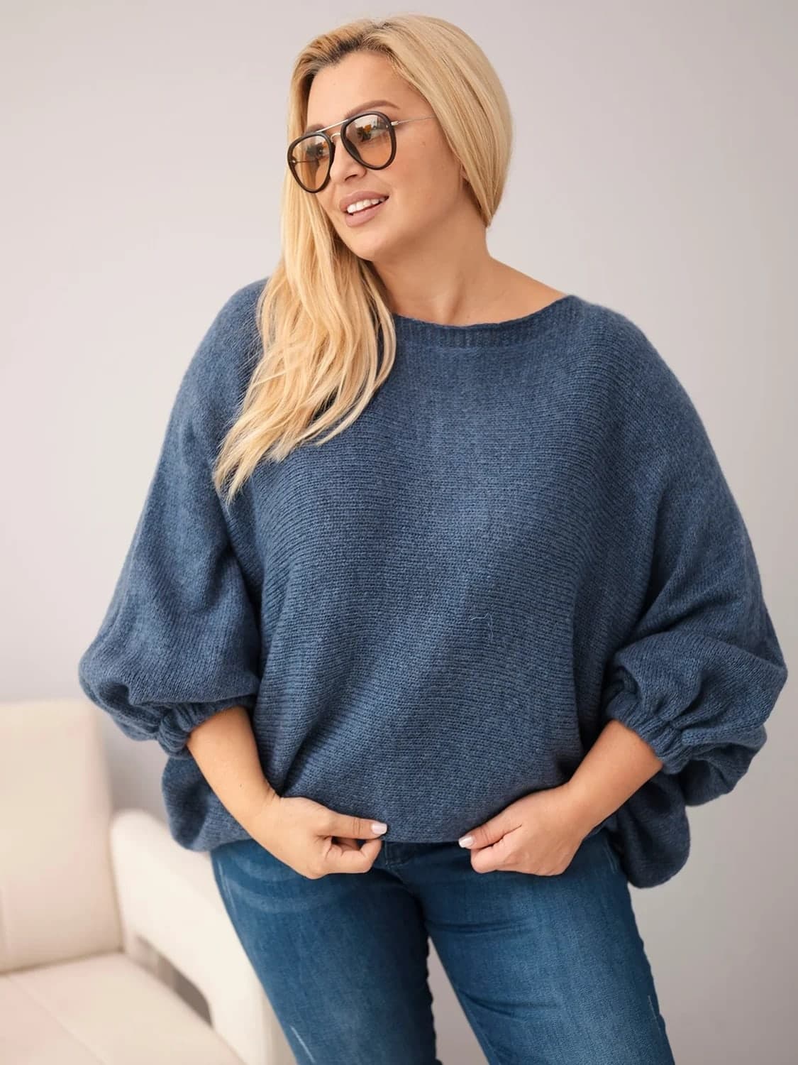 Sweter damski akrylowo wełniany luźny Plus Size Benedetta, kolor Jeansowy