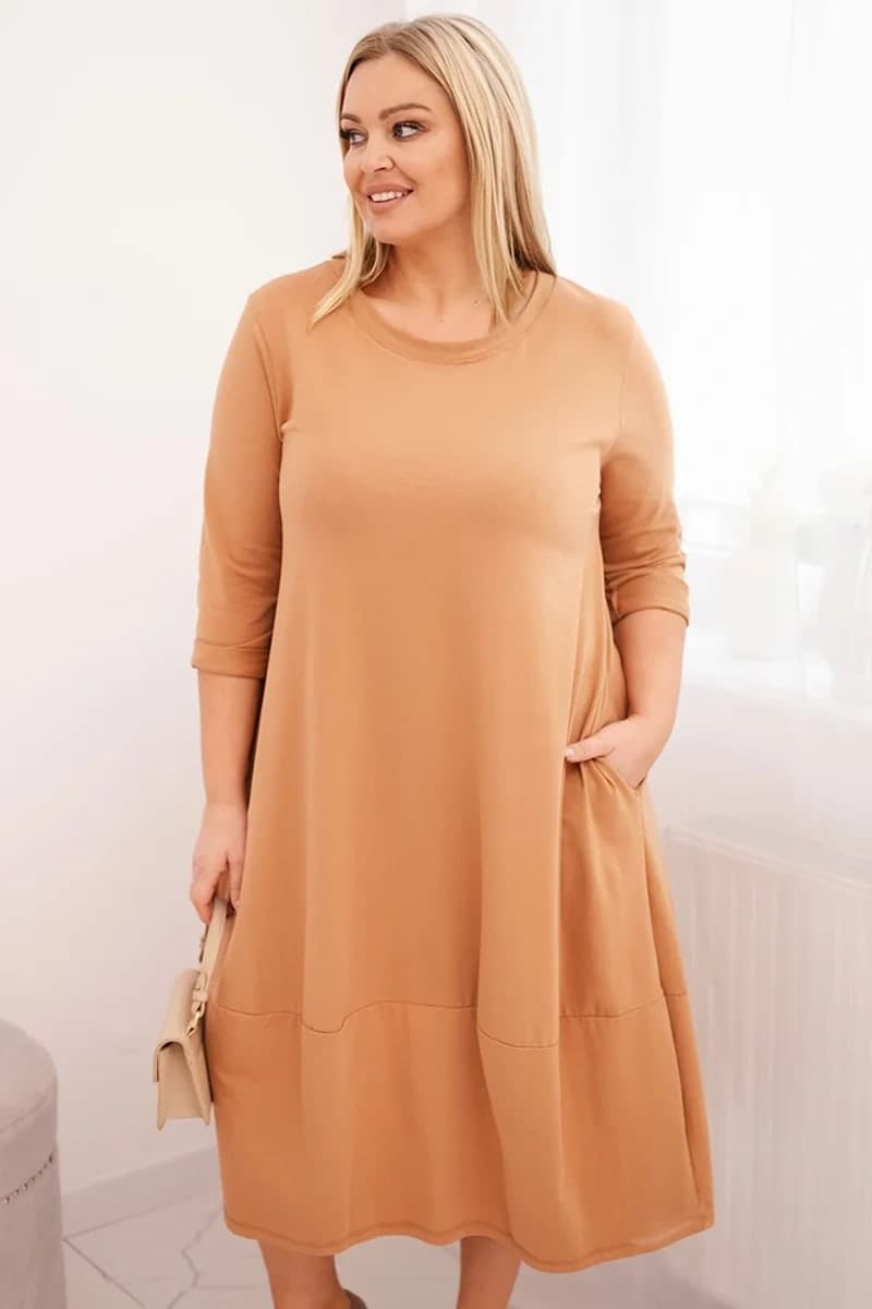 Sukienka damska bawełniana Plus Size z podwijanym rękawem Estelle, kolor Camelowy