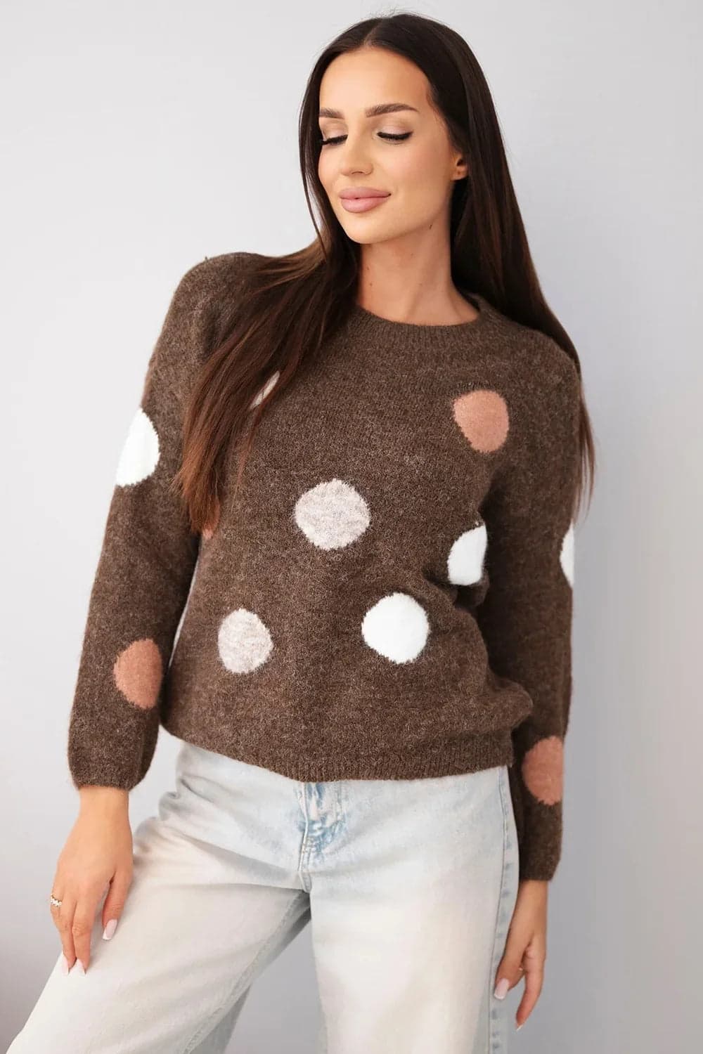 Sweter damski dzianinowy w kolorowe grochy Olympe, kolor Brązowy