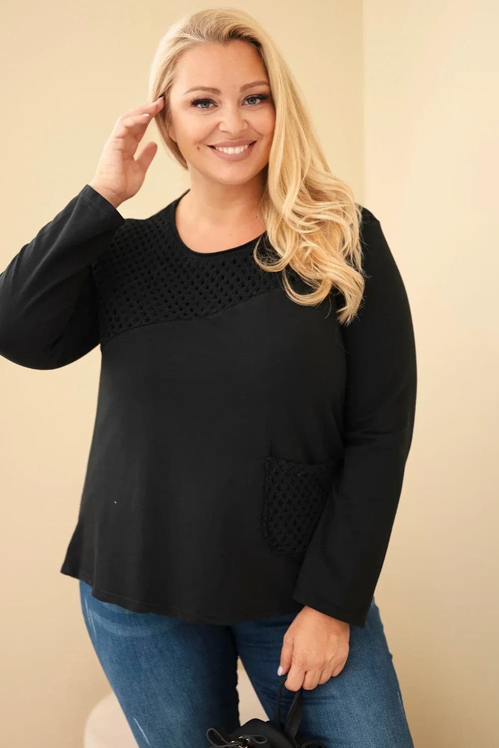 Bluza damska bawełniana z ażurową wstawką Plus Size Juliette, kolor Czarny