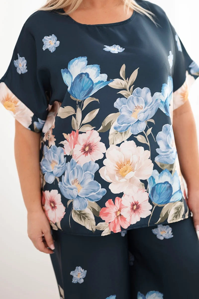 Komplet damski plus size z bluzką i spodniami w kwiaty z szeroką nogawką Dalia