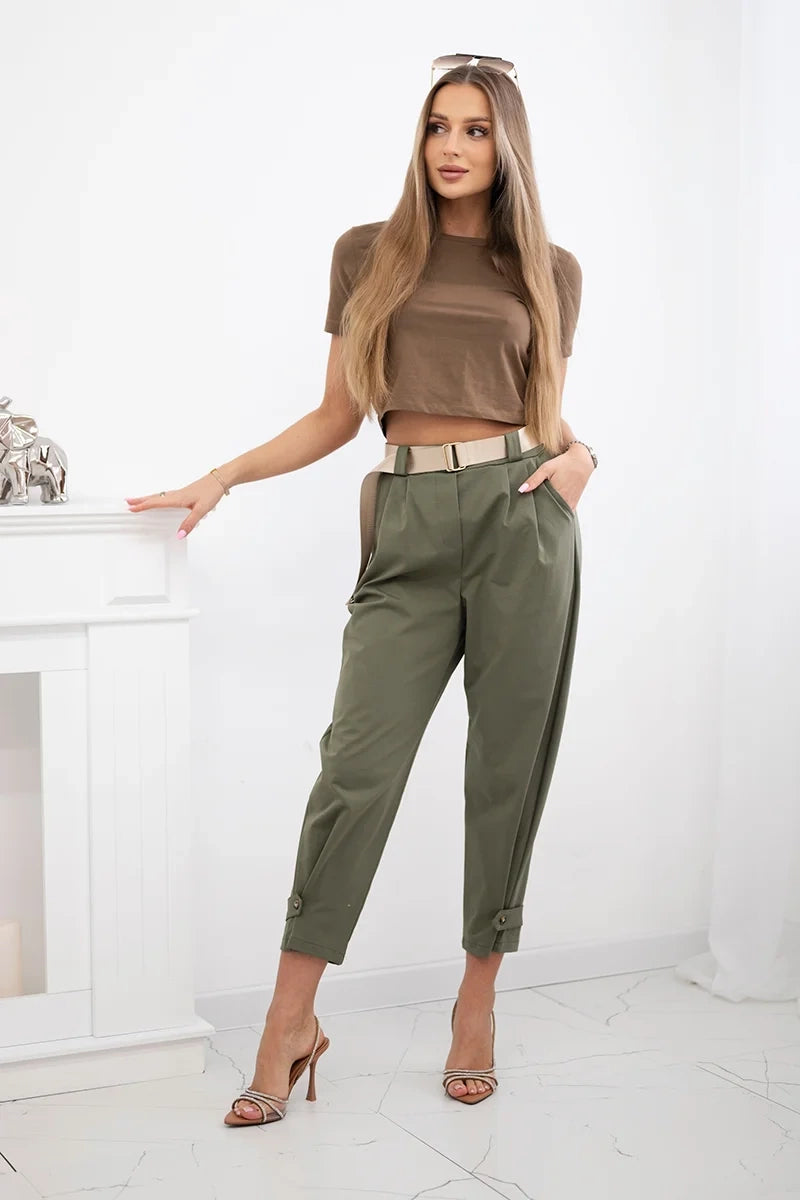 damskie spodnie summer punto khaki z zapięciem na nogawkach alternatywna poza