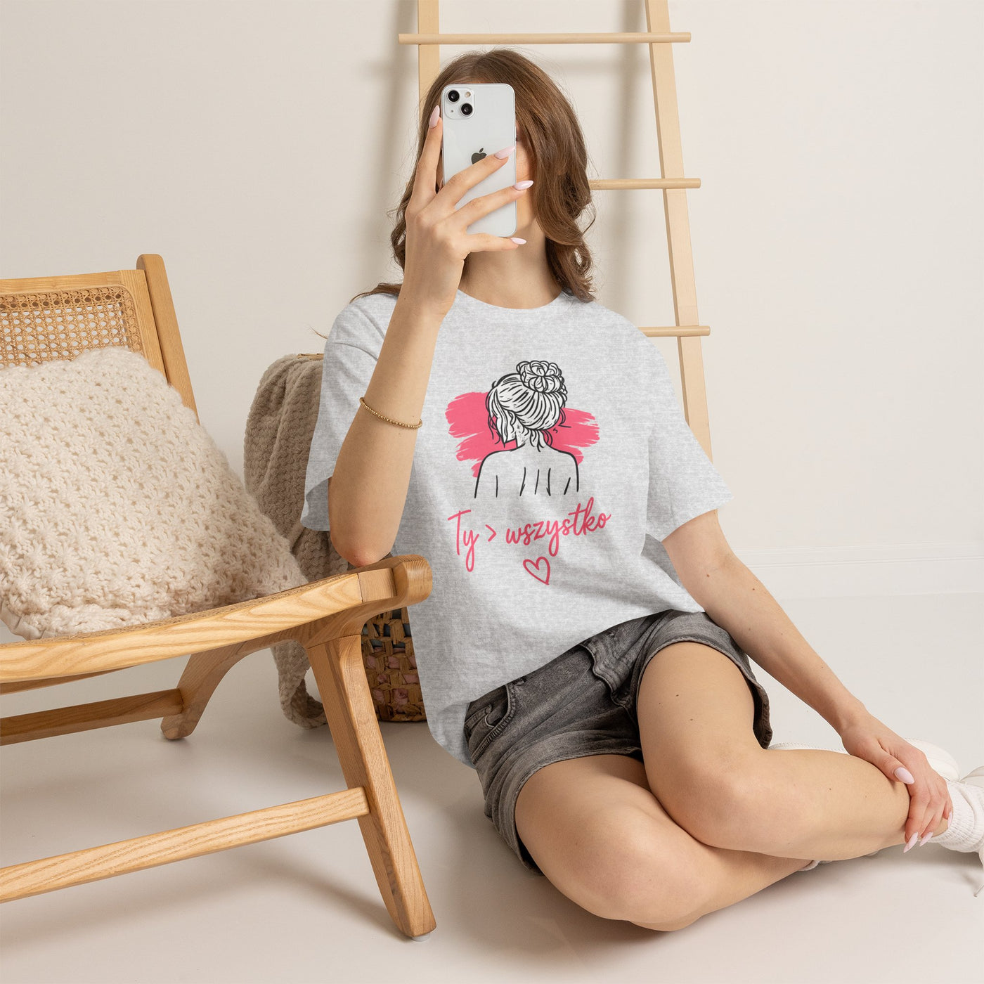 T-shirt damski bawełniany z grafiką Ty > wszystko Bellezza