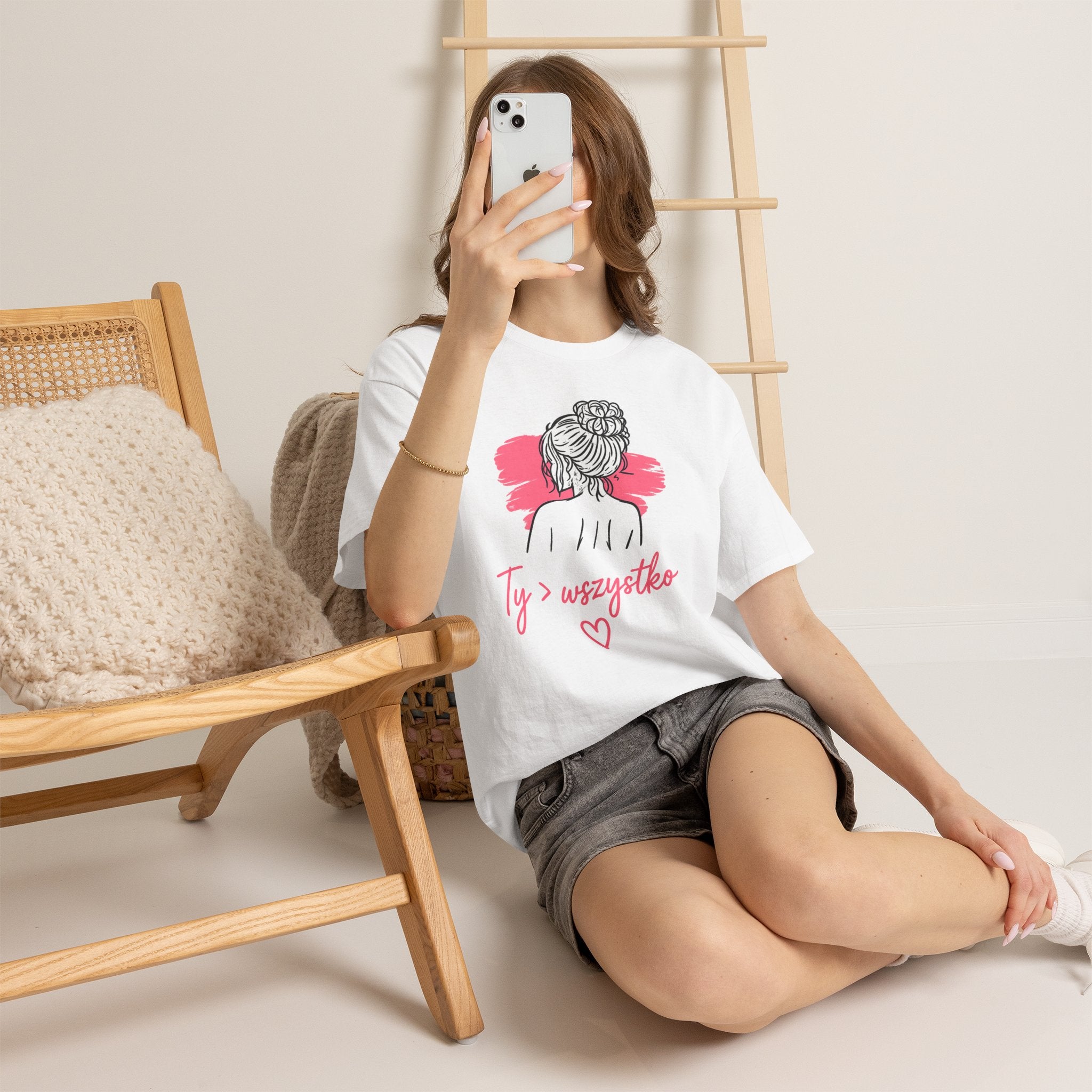 T-shirt damski bawełniany z grafiką Ty > wszystko Bellezza