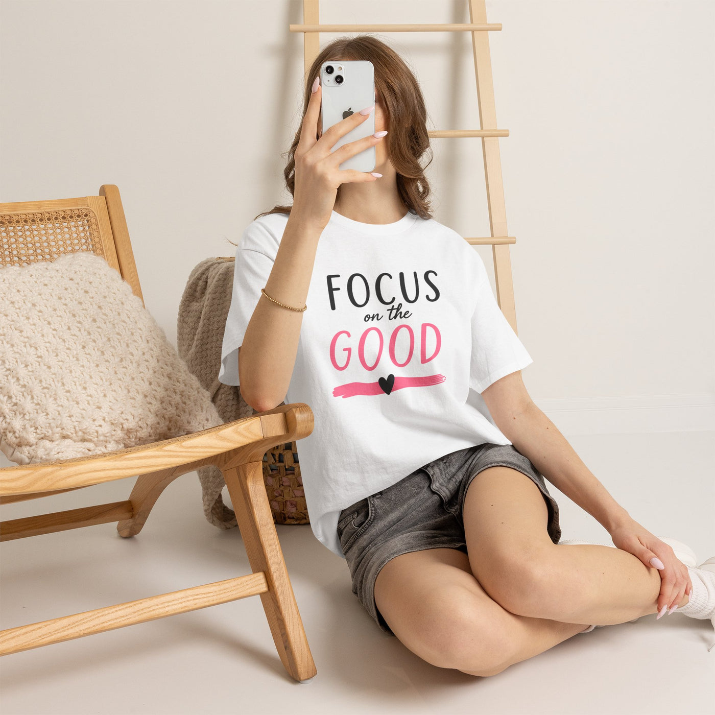 Koszulka damska bawełniana z pozytywnym napisem Focus on the Good Ardente