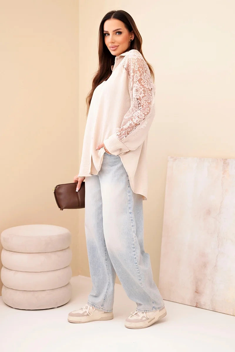 niebieska damska koszula wiskozowa violette z koronkowymi rękawami, detal wykończenia koronki