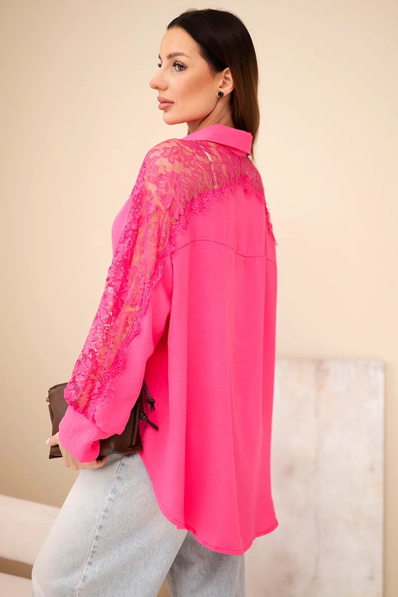 niebieska damska koszula wiskozowa violette z koronkowymi rękawami, detal wykończenia, lumera