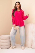 niebieska damska koszula wiskozowa violette z koronkowymi rękawami, detal wykończenia koronki