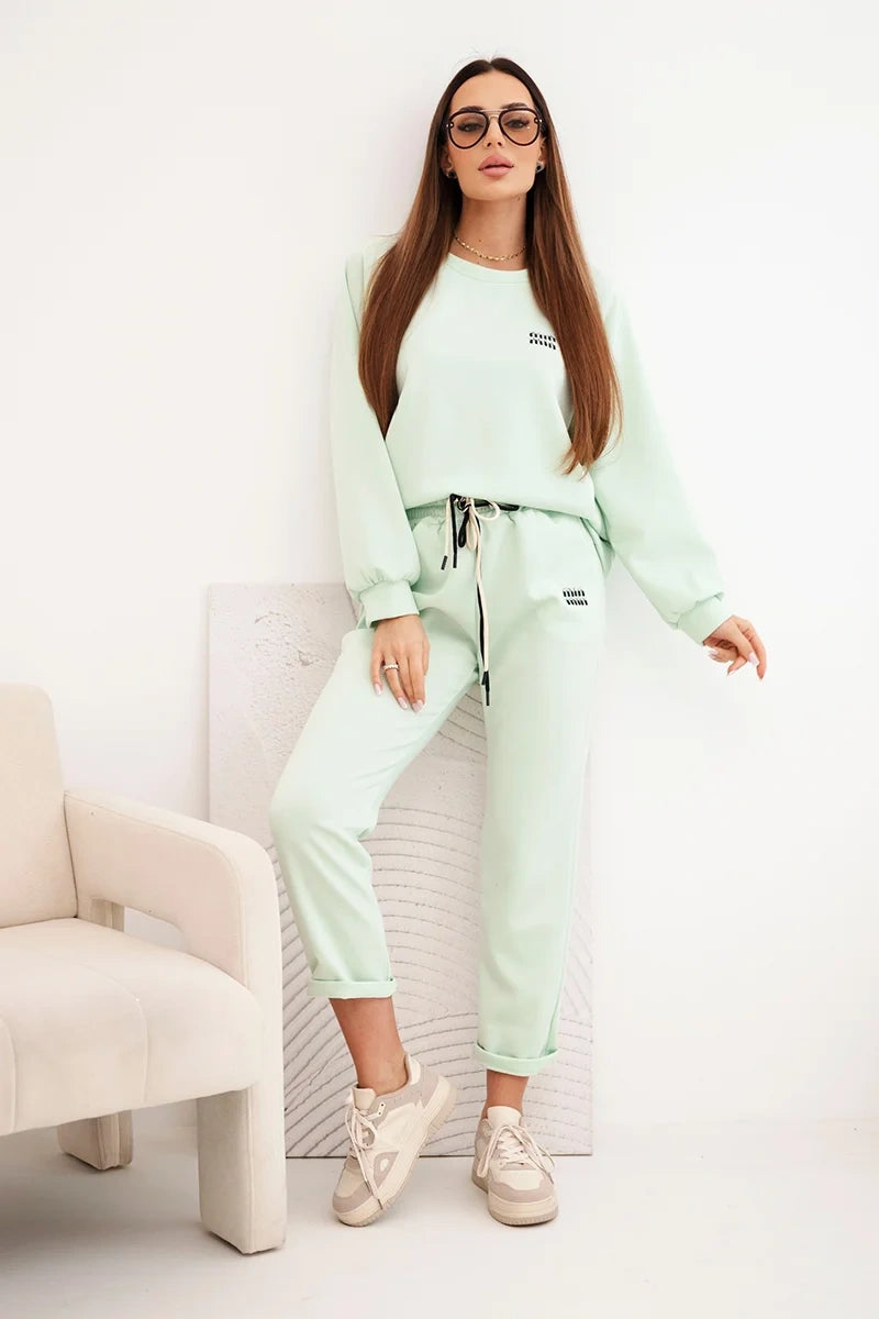 damskie spodnie i bluzka z wiskozy w kolorze ciemno beżowym