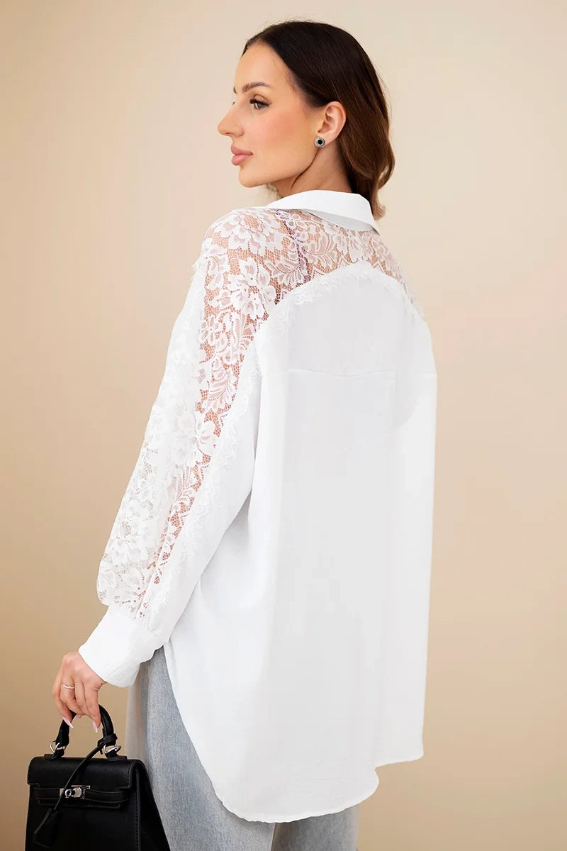 niebieska damska koszula wiskozowa violette z koronkowymi rękawami, detal wykończenia koronki