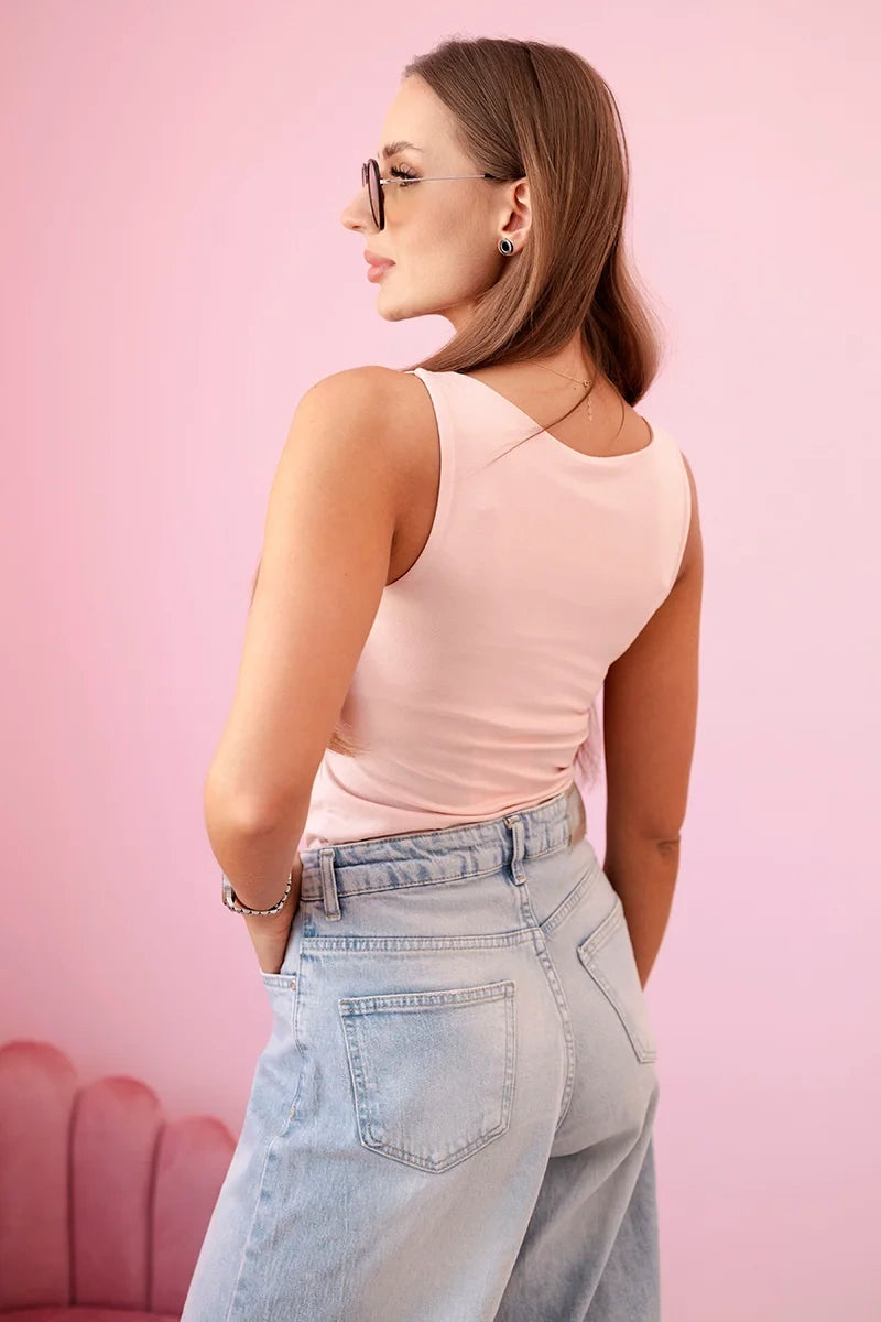 Biorąc pod uwagę, że zdjęcie numer 54 z 88 to około 61% galerii, przypada to na etap pokazywania różnych ujęć i detali produktu. Może to być zbliżenie na materiał, detal dekoltu lub inny szczegół konstrukcyjny.

**alt text:**

elegancka bluzka damska na ramiączkach