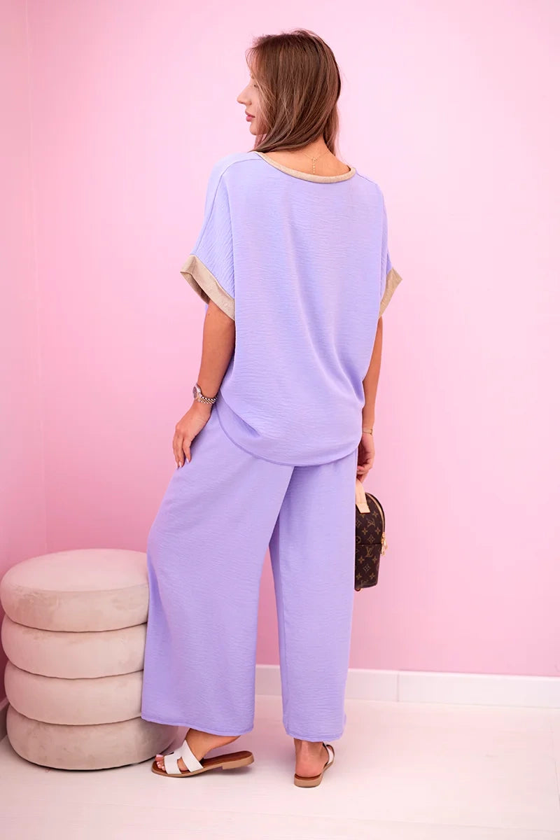 damskie ubrania z wiskozy w pudrowym różu ze złotym obszyciem